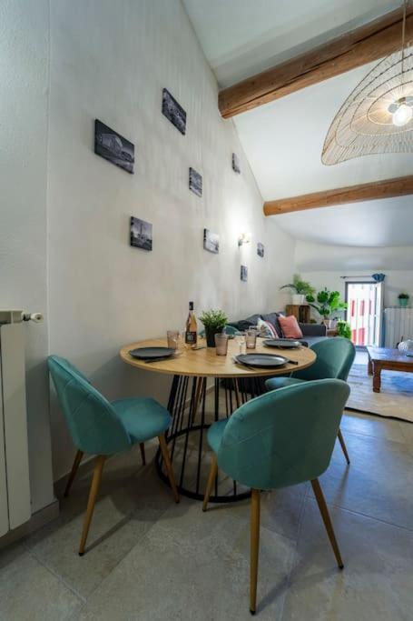 Charmant T2 Proche Place Aux Herbes Uzes Exterior photo
